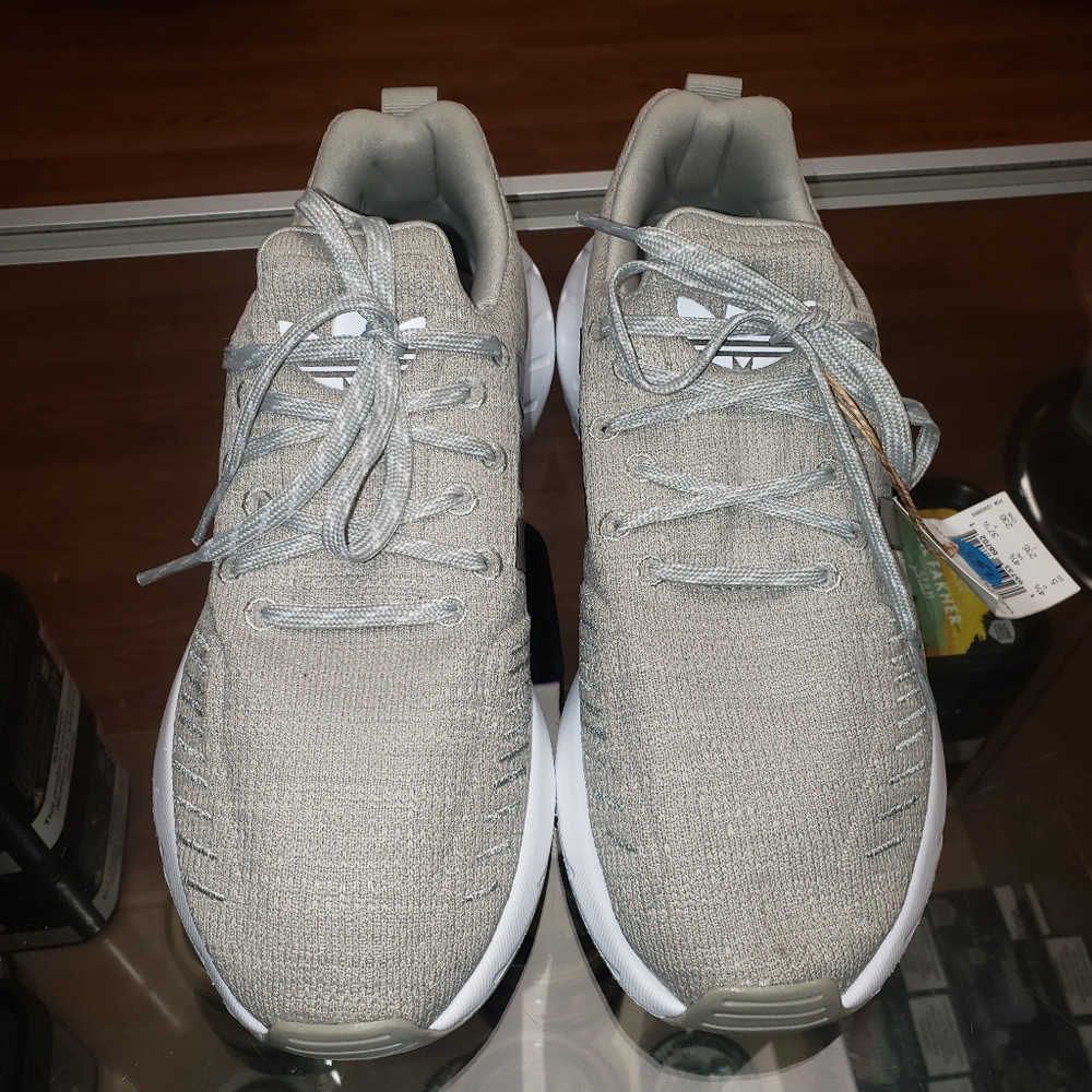 ADIDAS SWIFT RUN TAN SIZE 5